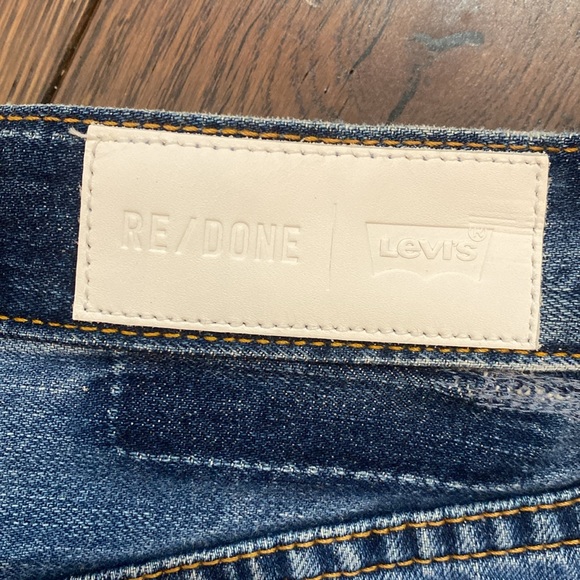 Redone x Levi Jean Shorts! Size 24 (they run BIG) I’m a 26 and they’re baggy! - Picture 3 of 5